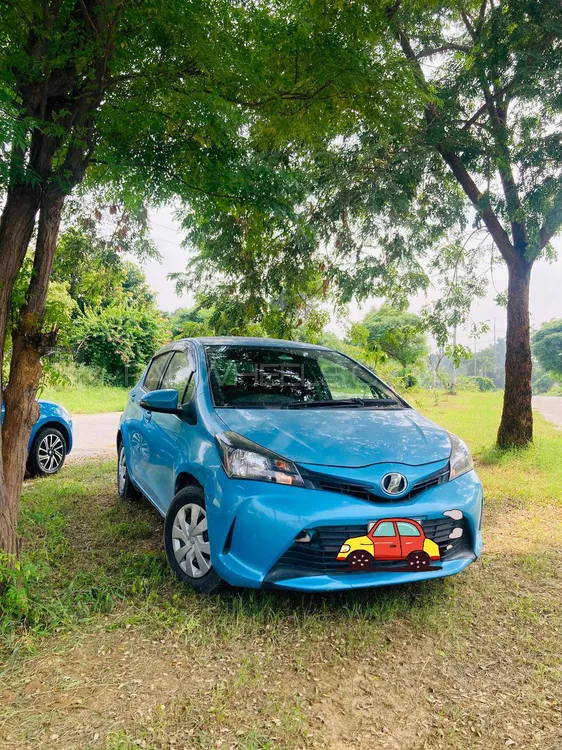 Toyota Vitz 2015 for Sale in Islamabad Image-1