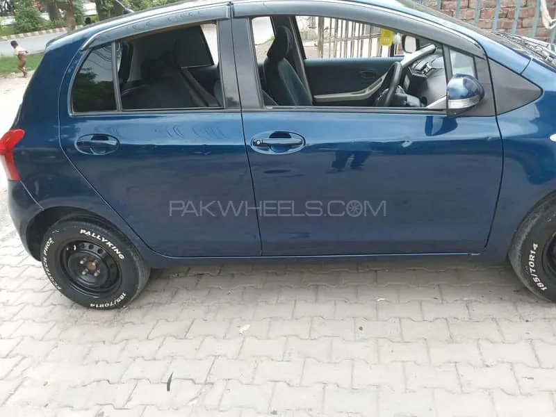 Toyota Vitz 2011 for Sale in Lahore Image-1