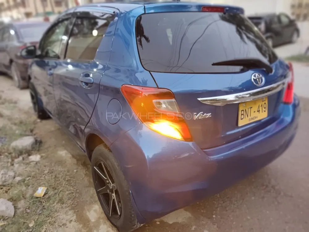 Toyota Vitz 2015 for Sale in Karachi Image-1