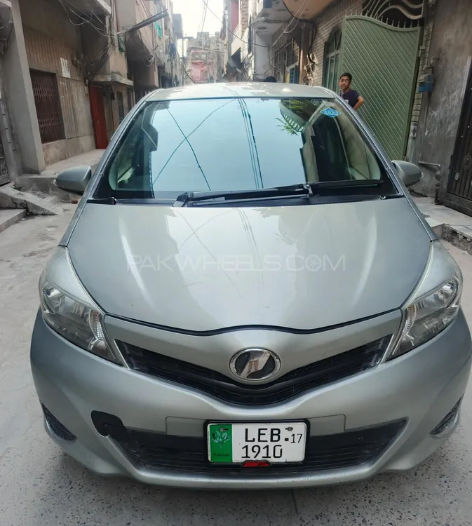 Toyota Vitz 2017 for Sale in Lahore Image-1