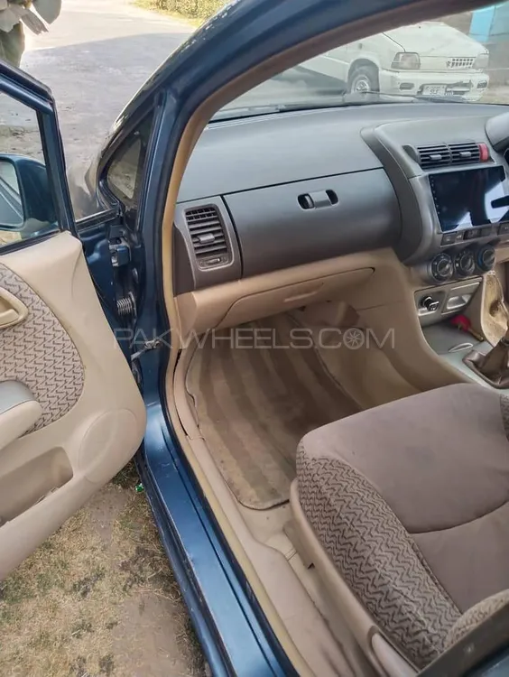 Honda City 2004 for Sale in Chichawatni Image-1