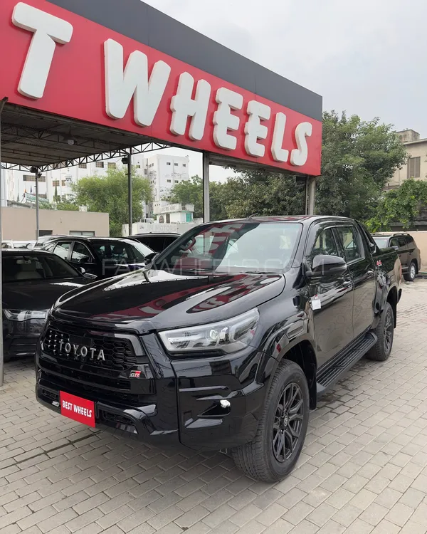 Toyota Hilux 2025 for Sale in Lahore Image-1