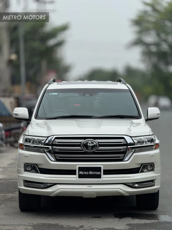 Toyota Land Cruiser 2017 for Sale in Lahore Image-1