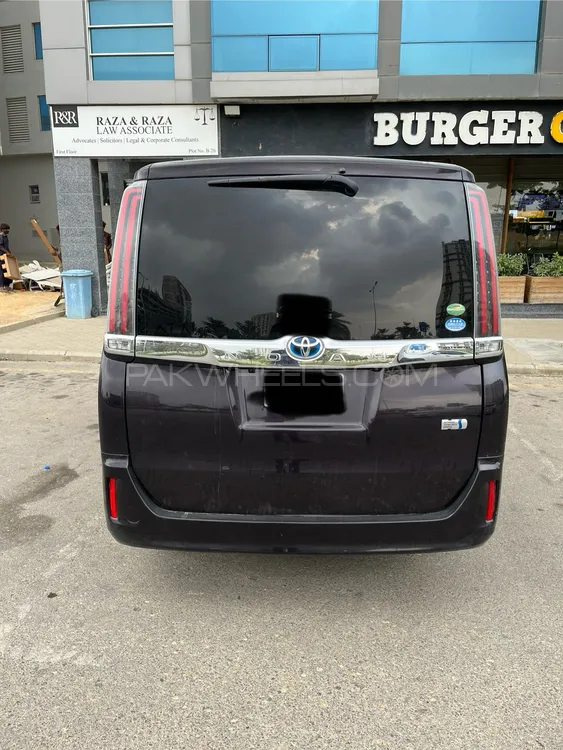 Toyota Noah 2017 for Sale in Karachi Image-1