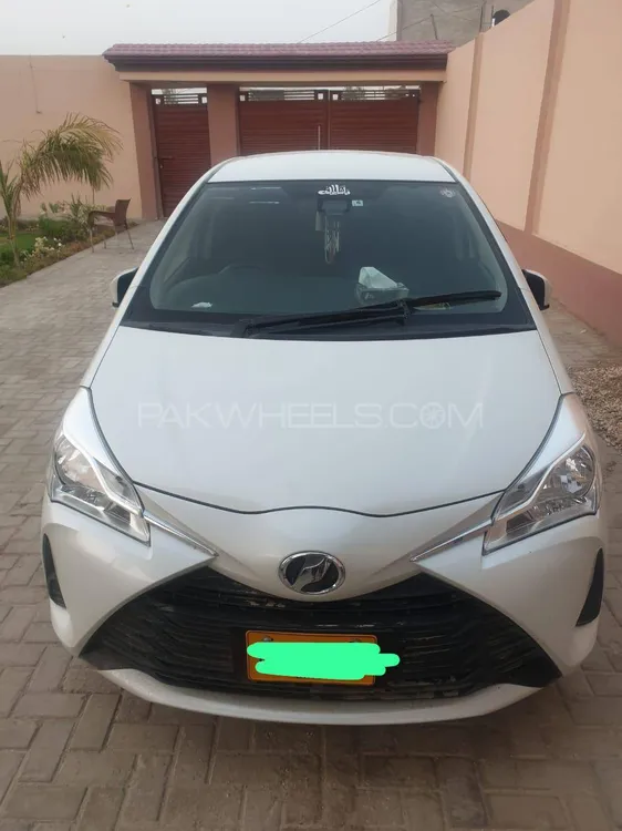 Toyota Vitz 2017 for Sale in Karachi Image-1