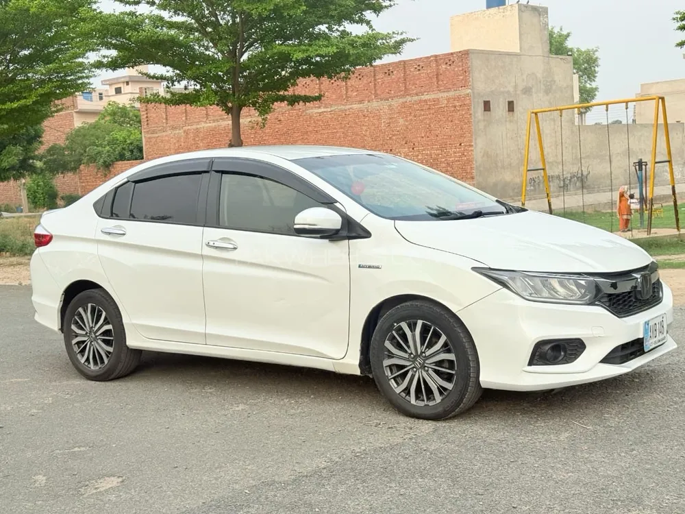 Honda Grace Hybrid 2017 for Sale in Lahore Image-1