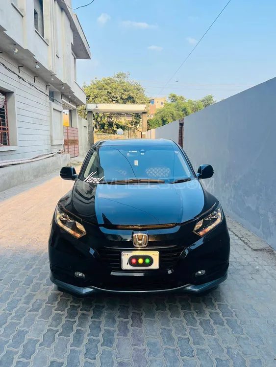 Honda Vezel 2017 for Sale in Okara Image-1