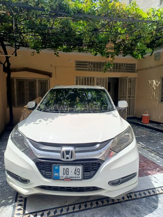Honda Vezel 2015 for Sale in Hassan abdal Image-1