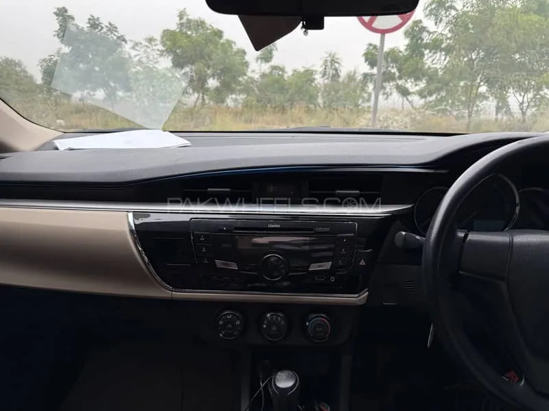 Toyota Corolla 2017 for Sale in Karachi Image-1