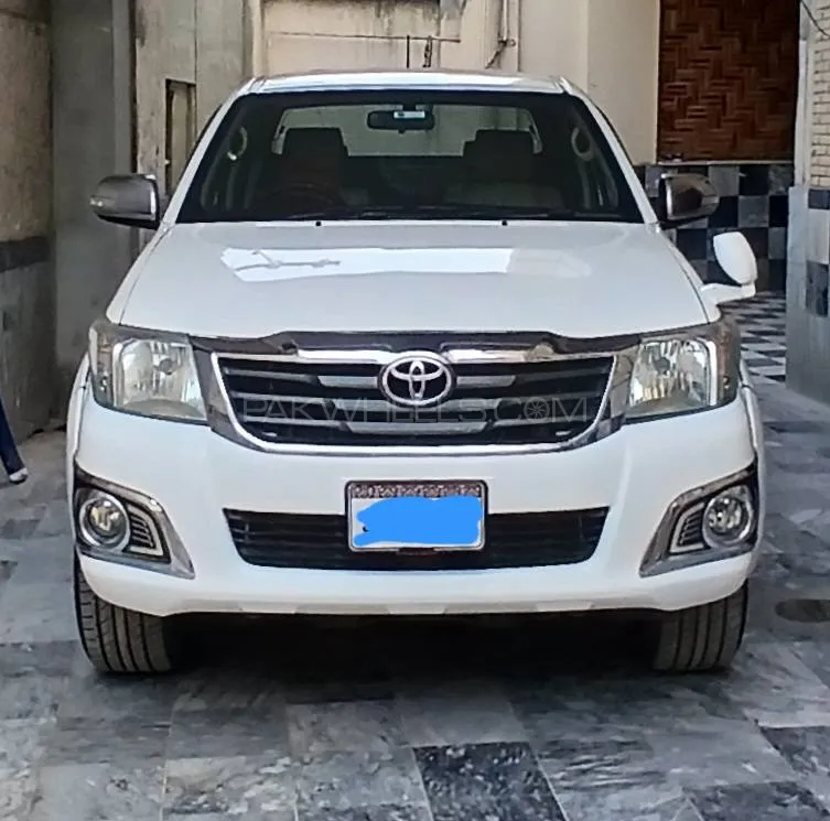 Toyota Hilux 2015 for Sale in Islamabad Image-1