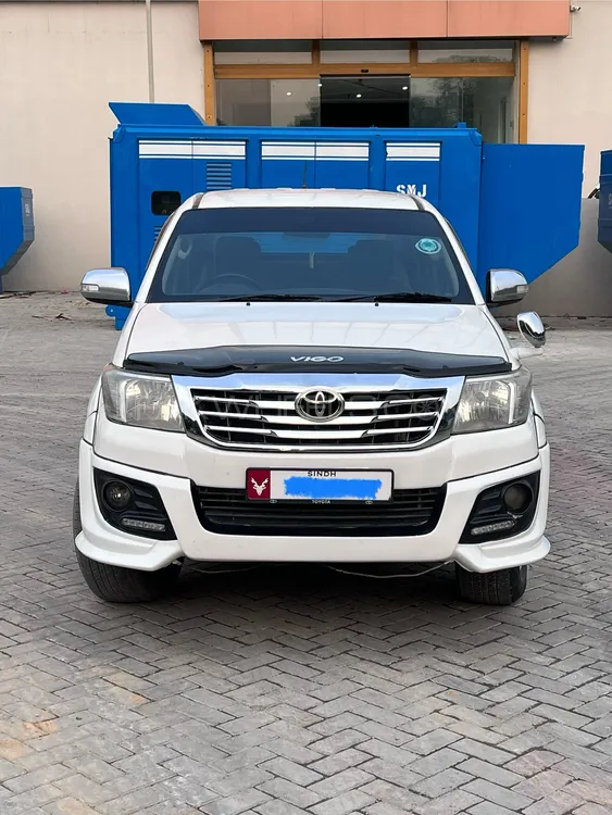 Toyota Hilux 2015 for Sale in Islamabad Image-1