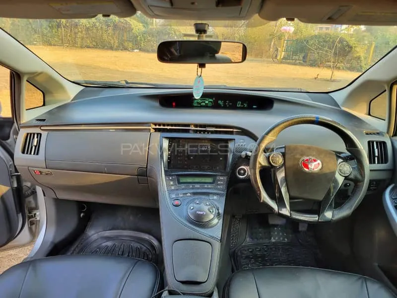 Toyota Prius 2010 for Sale in Haripur Image-1