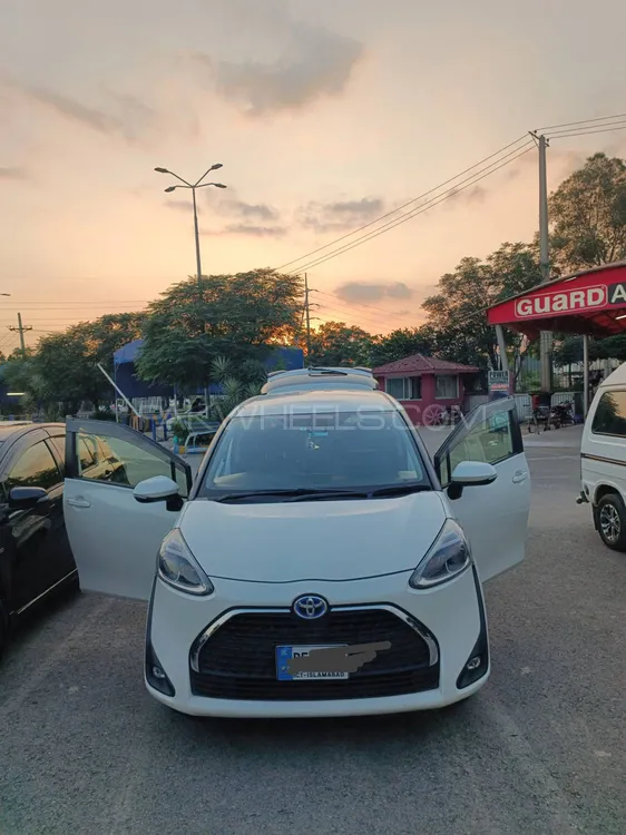 Toyota Sienta 2019 for Sale in Islamabad Image-1