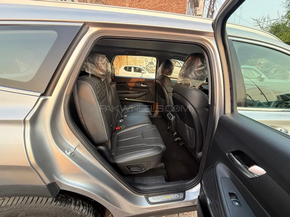 Hyundai Santa Fe 2023 for Sale in Lahore Hyundai Santa Fe 2023 for Sale in Lahore Image-12