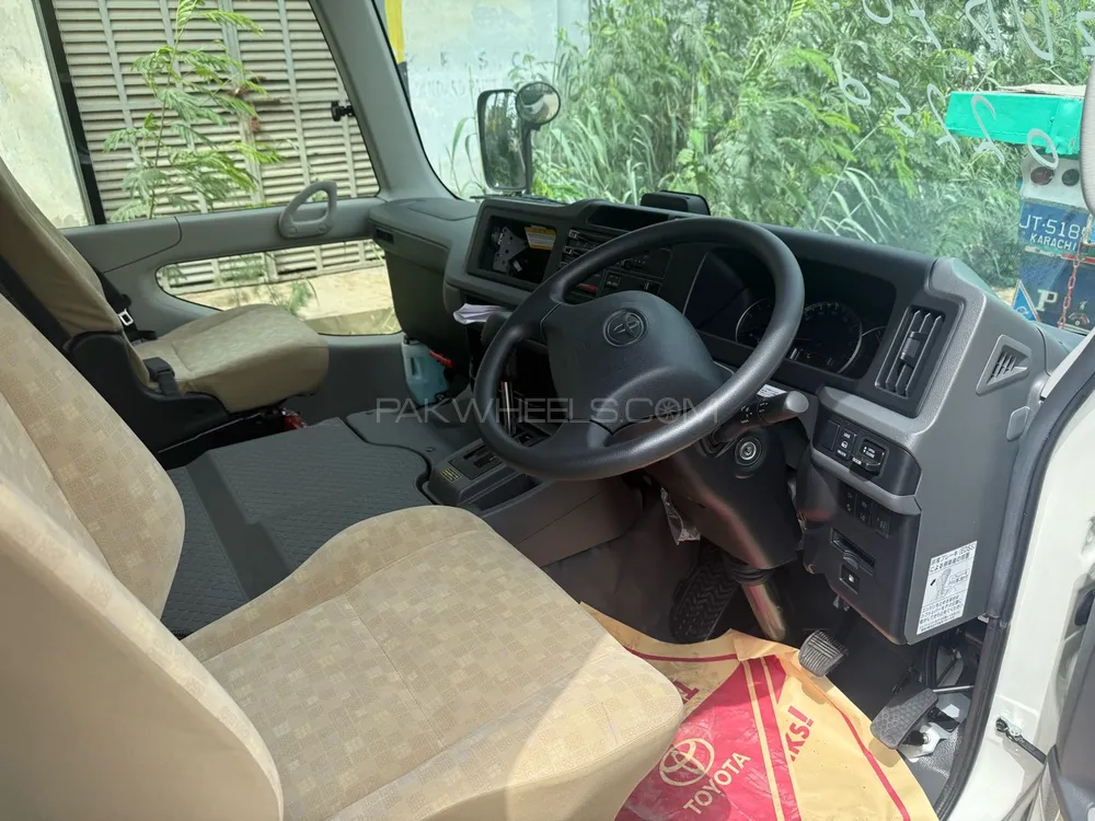 Toyota Coaster 2025 for Sale in Karachi Toyota Coaster 2025 for Sale in Karachi Image-2