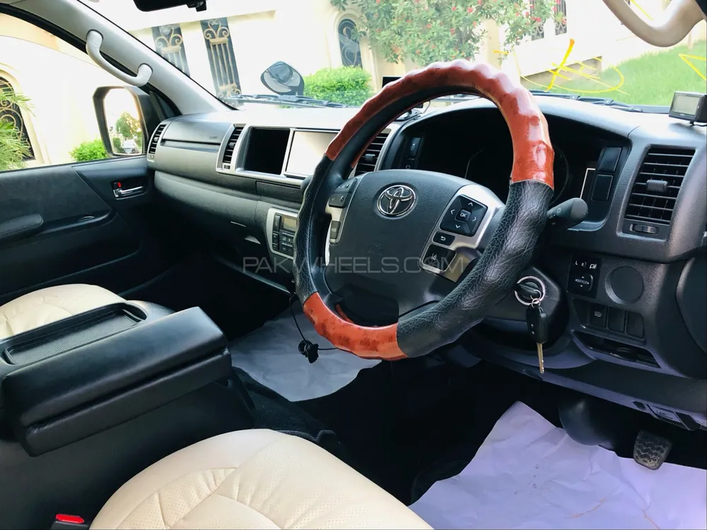 Toyota Hiace 2020 for Sale in Sialkot Toyota Hiace 2020 for Sale in Sialkot Image-9