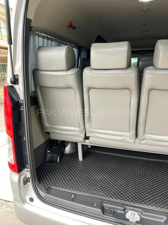 Toyota Hiace 2019 for Sale in Karachi Toyota Hiace 2019 for Sale in Karachi Image-3