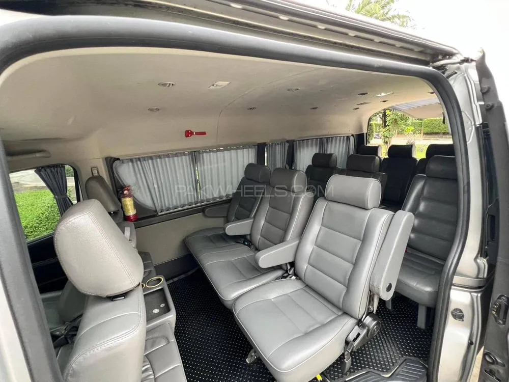 Toyota Hiace 2019 for Sale in Karachi Toyota Hiace 2019 for Sale in Karachi Image-12