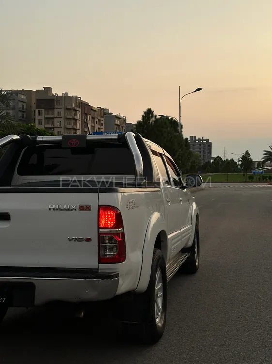Toyota Hilux 2015 for Sale in Rawalpindi Toyota Hilux 2015 for Sale in Rawalpindi Image-8