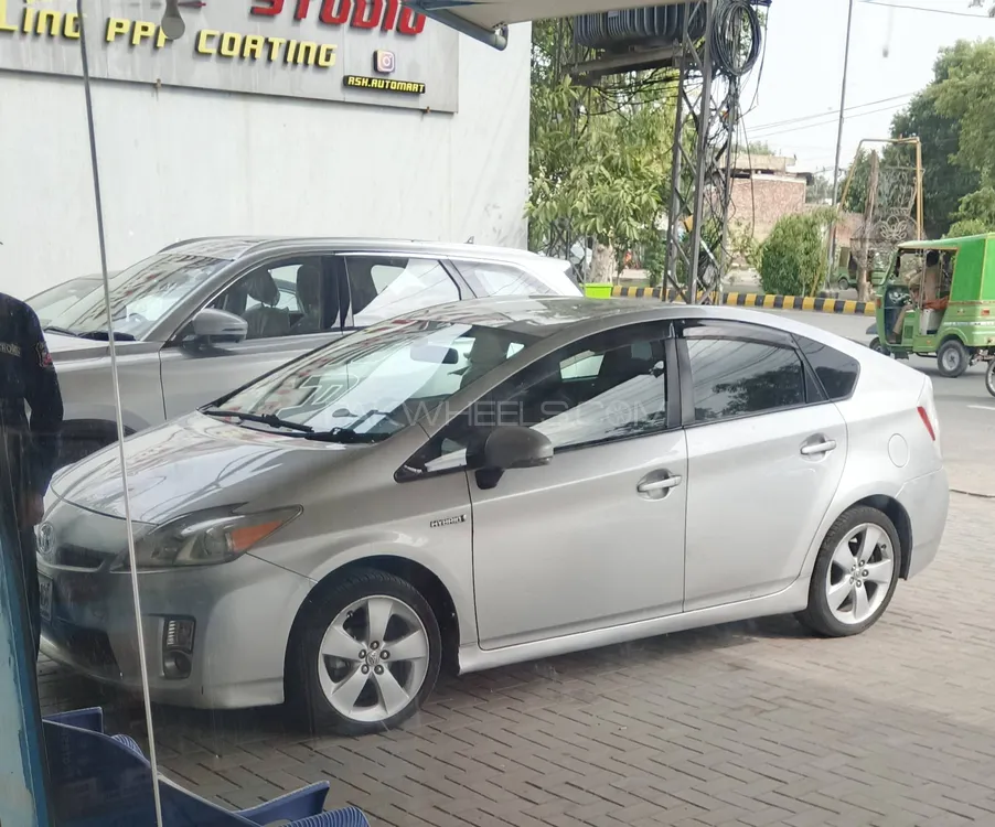 Toyota Prius 2010 for Sale in Lahore Image-1