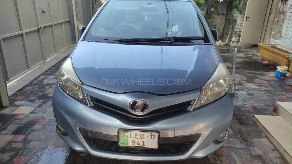 Toyota Vitz 2013 for Sale in Lahore Image-1