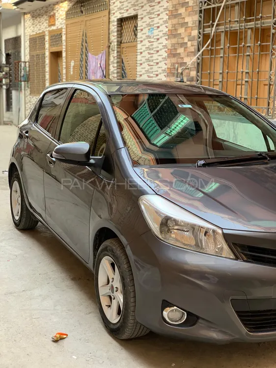 Toyota Vitz 2011 for Sale in Peshawar Image-1