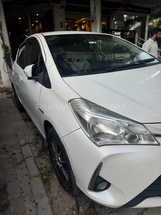 Toyota Vitz 2017 for Sale in Islamabad Image-1