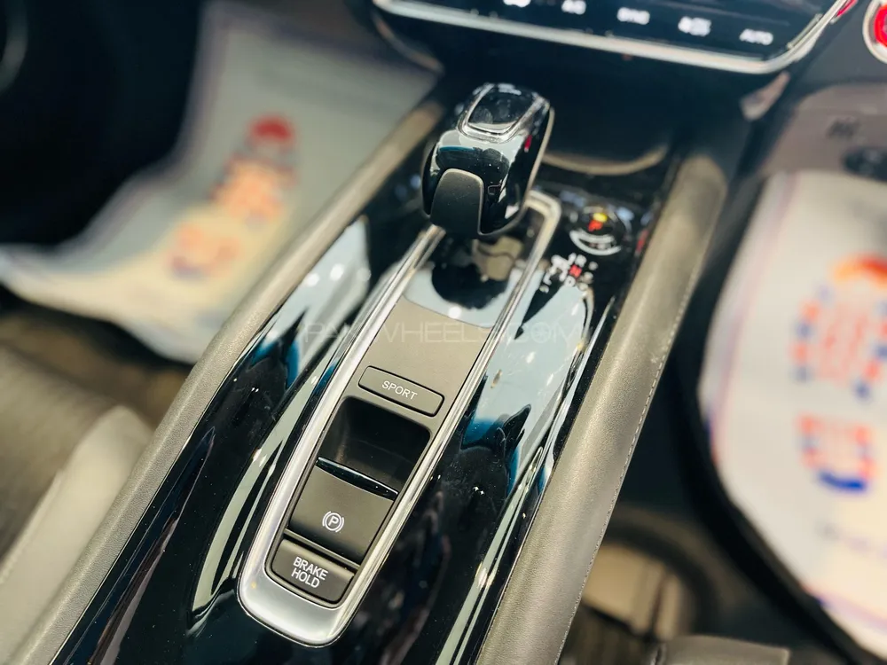 Honda Vezel 2018 for Sale in Islamabad Honda Vezel 2018 for Sale in Islamabad Image-12