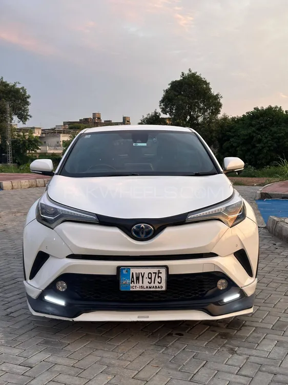 Toyota C-HR 2017 for Sale in Lahore Image-1