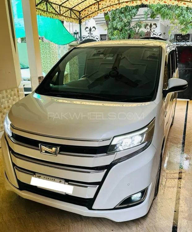Toyota Noah 2019 for Sale in Gujranwala Image-1