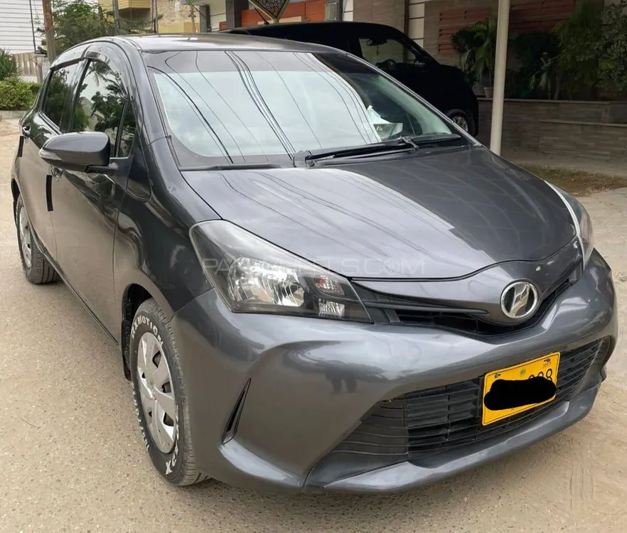 Toyota Vitz 2014 for Sale in Karachi Image-1
