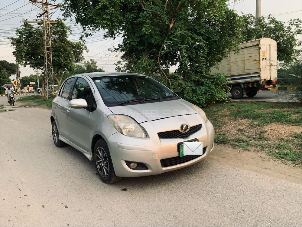 Toyota Vitz 2008 for Sale in Lahore Image-1
