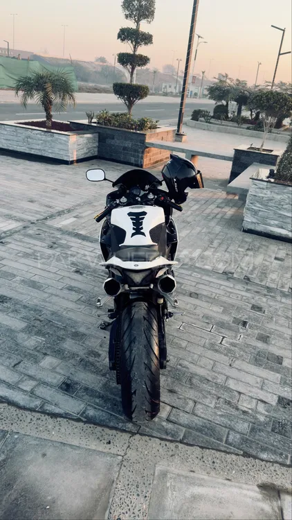 Yamaha YZF-R1 2012 for Sale Image-1