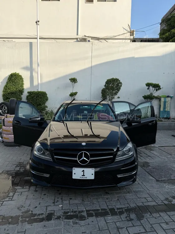 Mercedes Benz C Class 2011 for Sale in Islamabad Image-1
