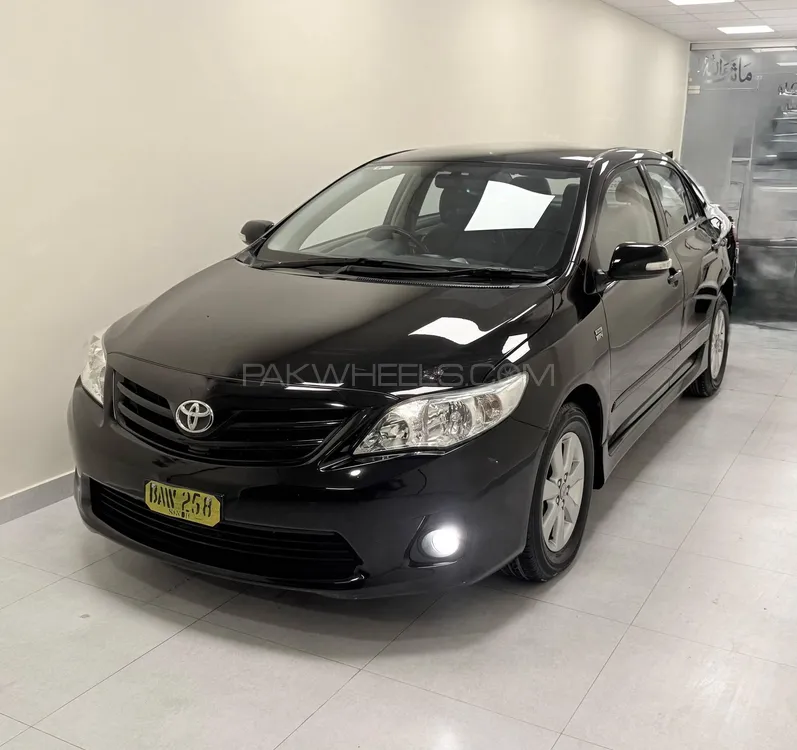 Toyota Corolla 2013 for Sale in Karachi Image-1