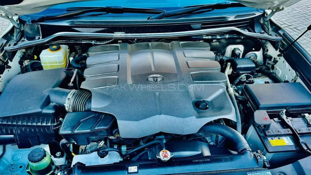 Toyota Land Cruiser 2019 for Sale in Jhelum Toyota Land Cruiser 2019 for Sale in Jhelum Image-3