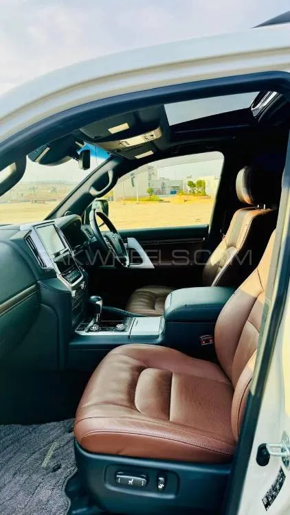 Toyota Land Cruiser 2019 for Sale in Jhelum Toyota Land Cruiser 2019 for Sale in Jhelum Image-8