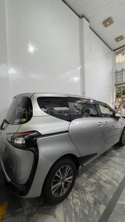 Toyota Sienta 2016 for Sale in Lahore Image-1