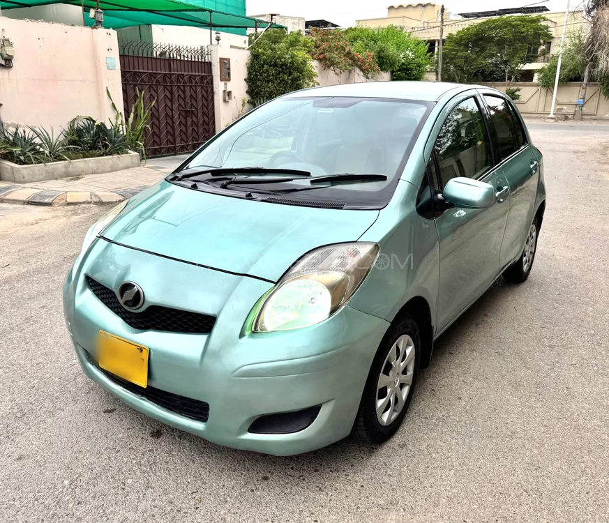 Toyota Vitz 2010 for Sale in Karachi Image-1