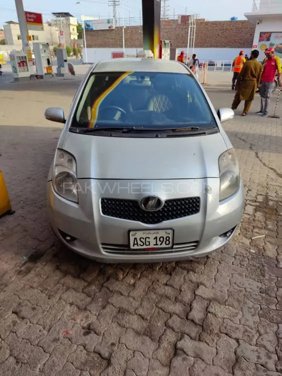 Toyota Vitz 2005 for Sale in Multan Image-1