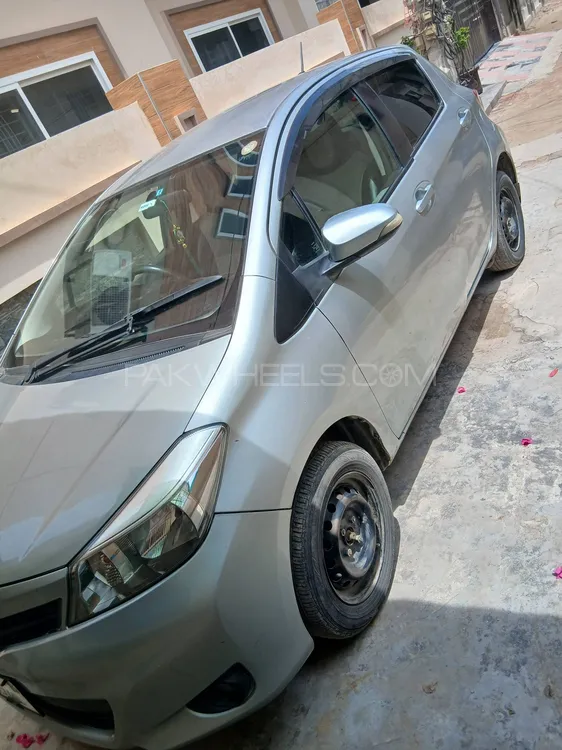 Toyota Vitz 2011 for Sale in Sahiwal Image-1