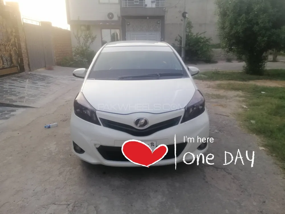 Toyota Vitz 2012 for Sale in Chiniot Image-1