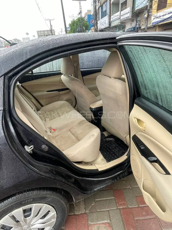 Toyota Yaris Sedan 2020 for Sale in Lahore Image-1