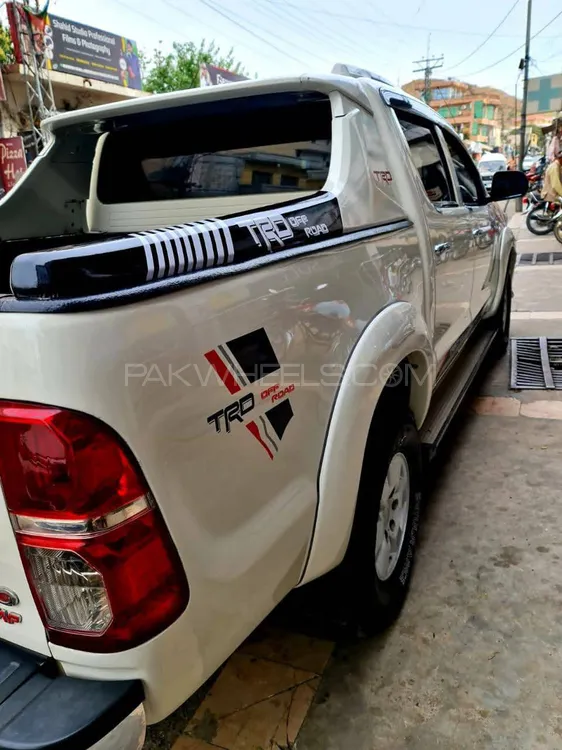 Toyota Hilux 2011 for Sale in Islamabad Image-1