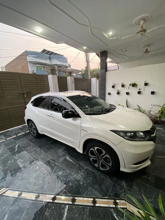 Honda Vezel 2014 for Sale in Peshawar Image-1