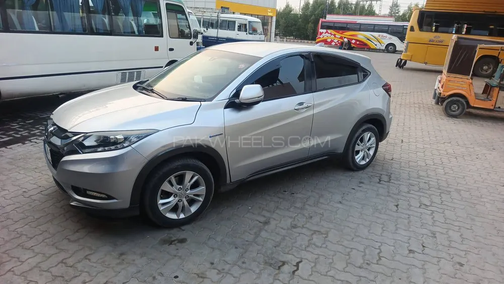Honda Vezel 2015 for Sale in Peshawar Image-1