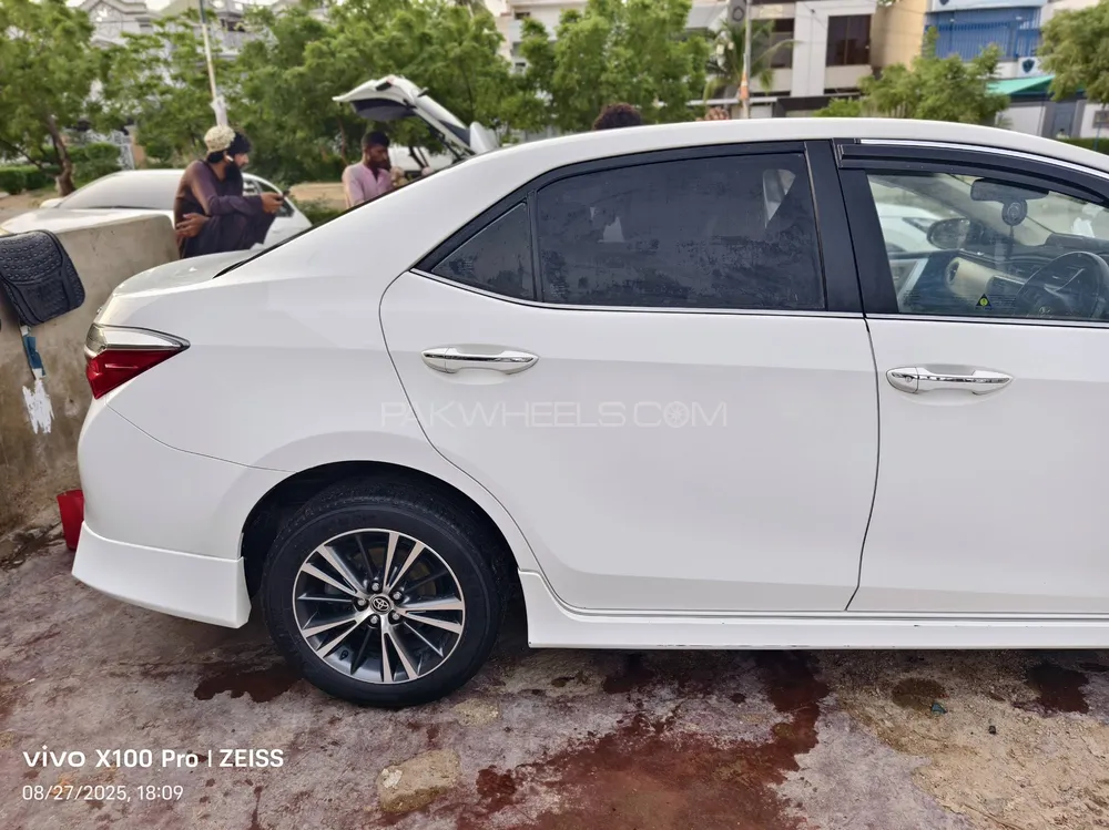 Toyota Corolla 2021 for Sale in Karachi Image-1