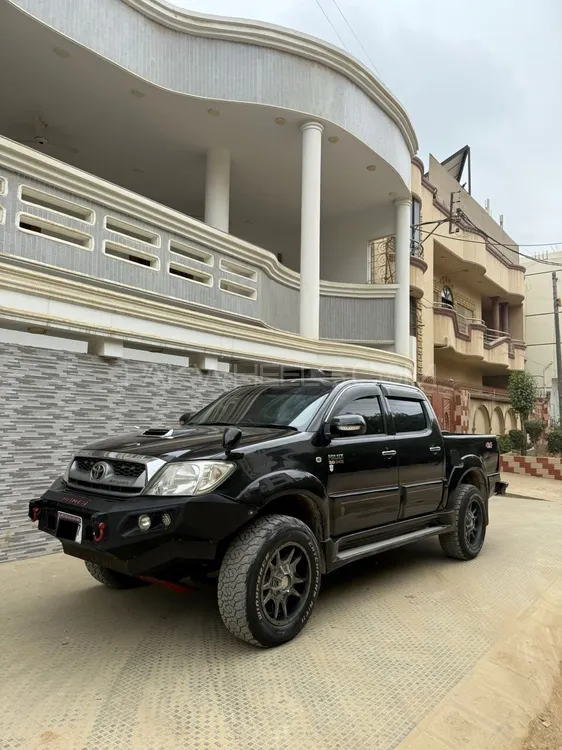 Toyota Hilux 2010 for Sale in Karachi Image-1