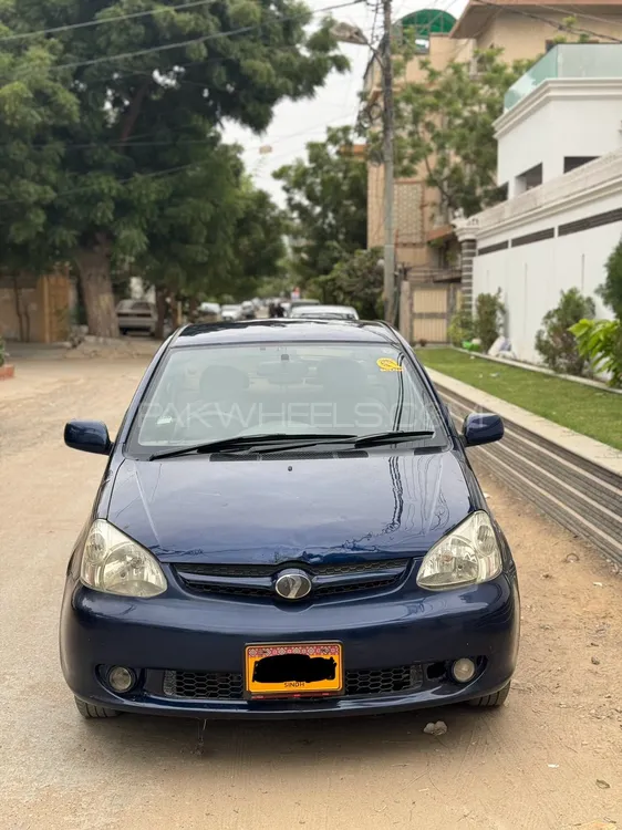Toyota Platz 2004 for Sale in Karachi Image-1