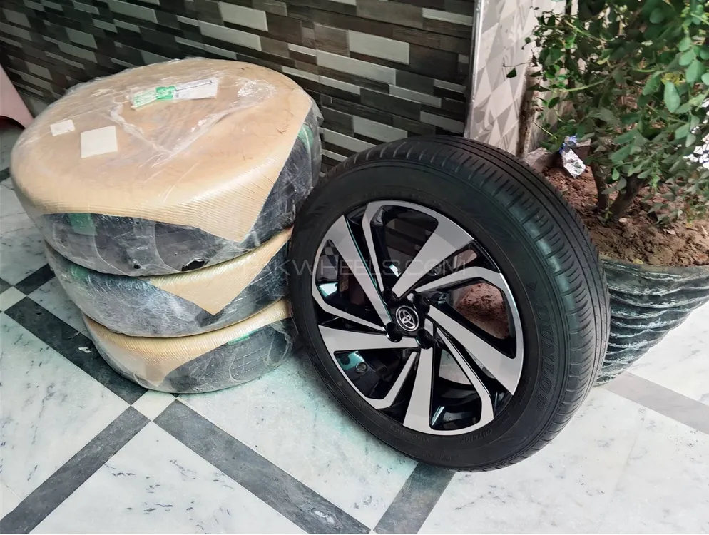 Toyota Raize genuine rims 17-inch Dunlop tires (4 pieces) Image-1